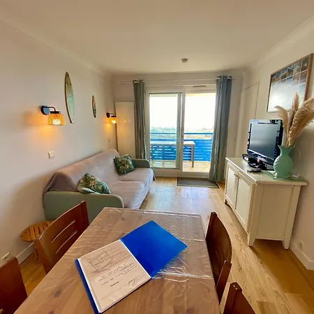 Bleu Marine: Oceanfront Balcony With Pool Apartment Lacanau